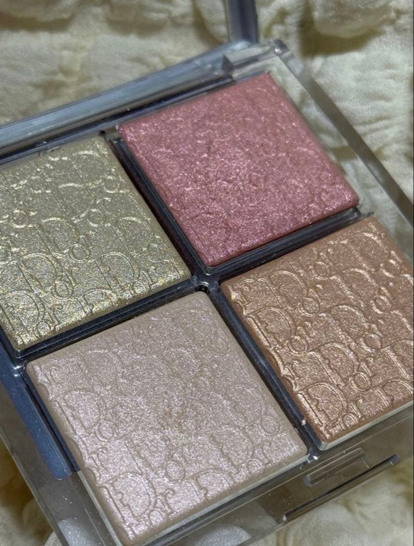 Dior 004 Rose Gold ハイライトパウダー