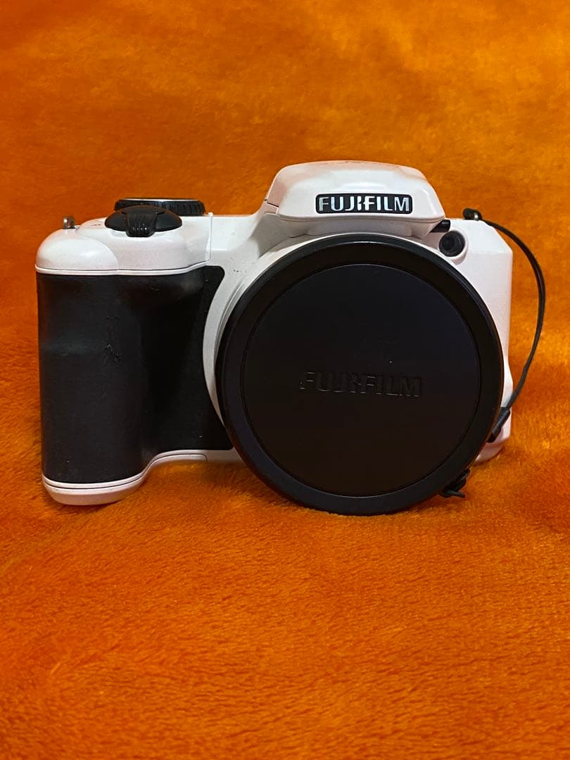 激レア白ホワイト❤️FUJIFILM FINEPIX S コンパクトデジタルカメラ