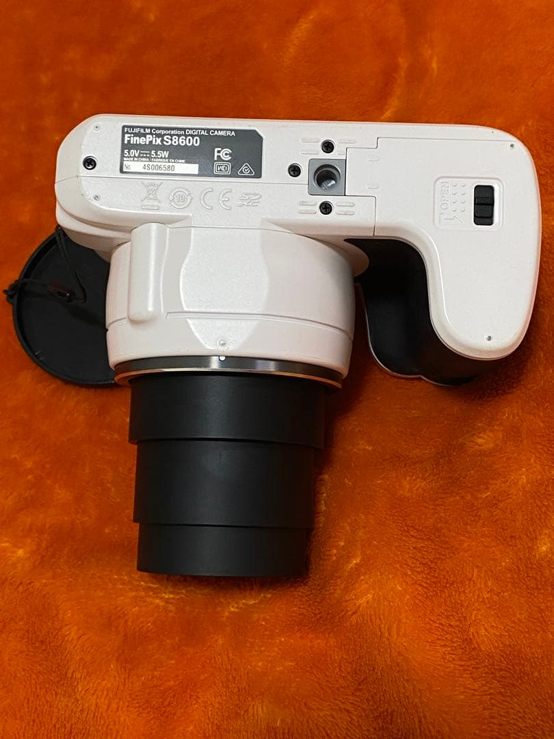 激レア白ホワイト❤️FUJIFILM FINEPIX S コンパクトデジタルカメラ