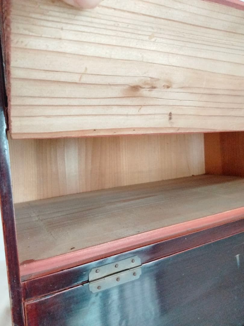 古道具　木製　小物入れ 3段 赤黒　ヴィンテージ　棚