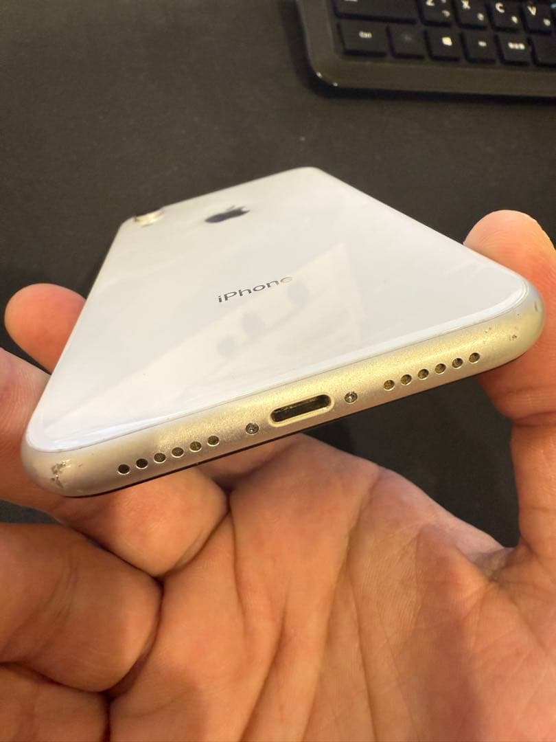 iPhone XR本体 画面ひびあり