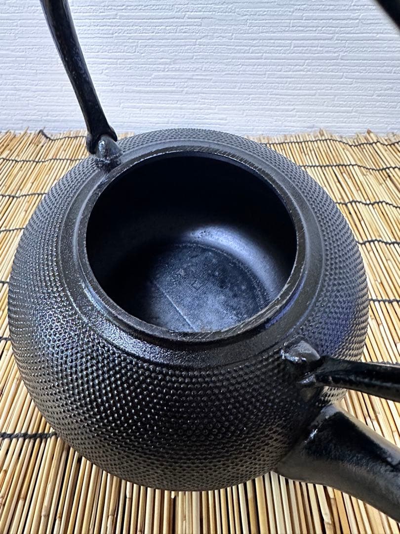 ＵＳＥＤ品 南部盛榮堂(OIGEN)造　１８型アラレ　南部鉄瓶　南部鉄器