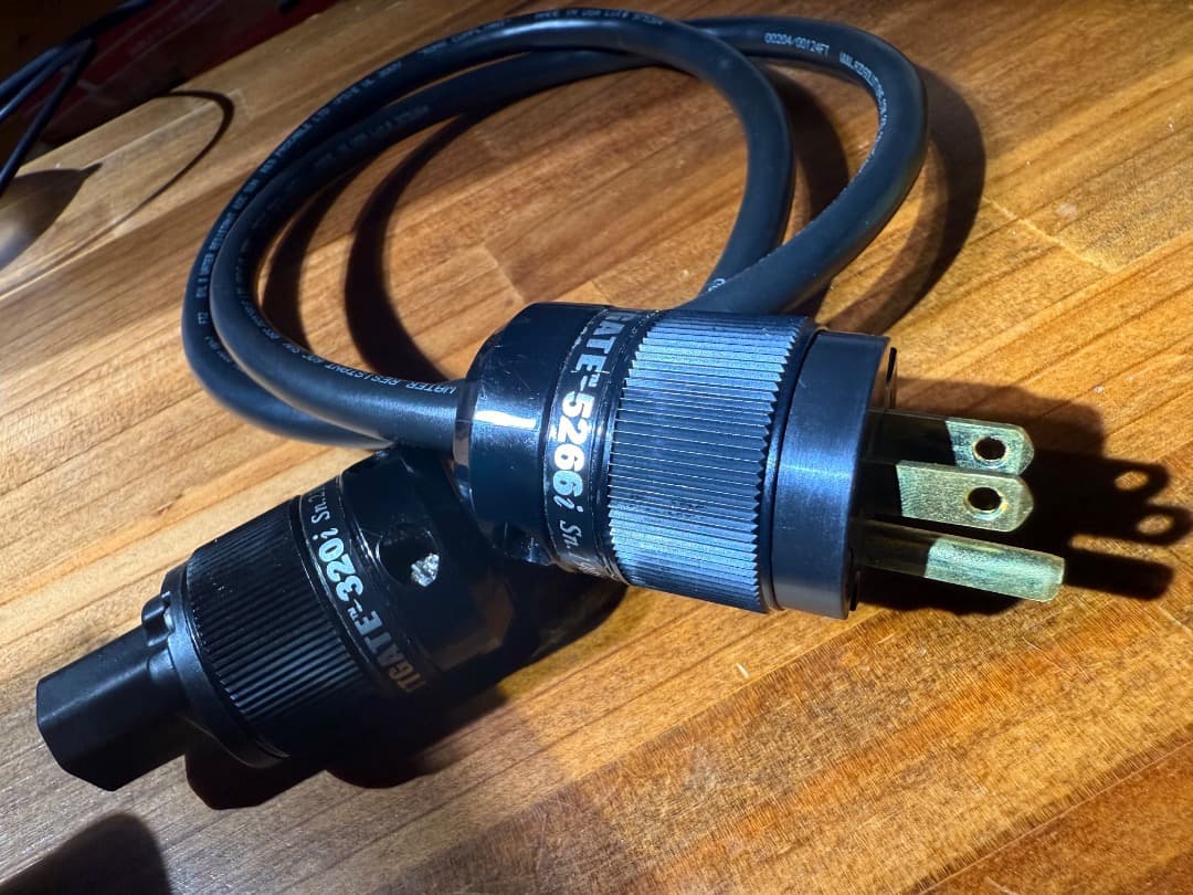 つ*さ様 Wattgate 5266i-320i ケーブル１m procable