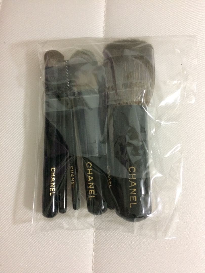 【新品　未使用】シャネルメイクブラシセットCHANEL コフレポーチ　鏡つき