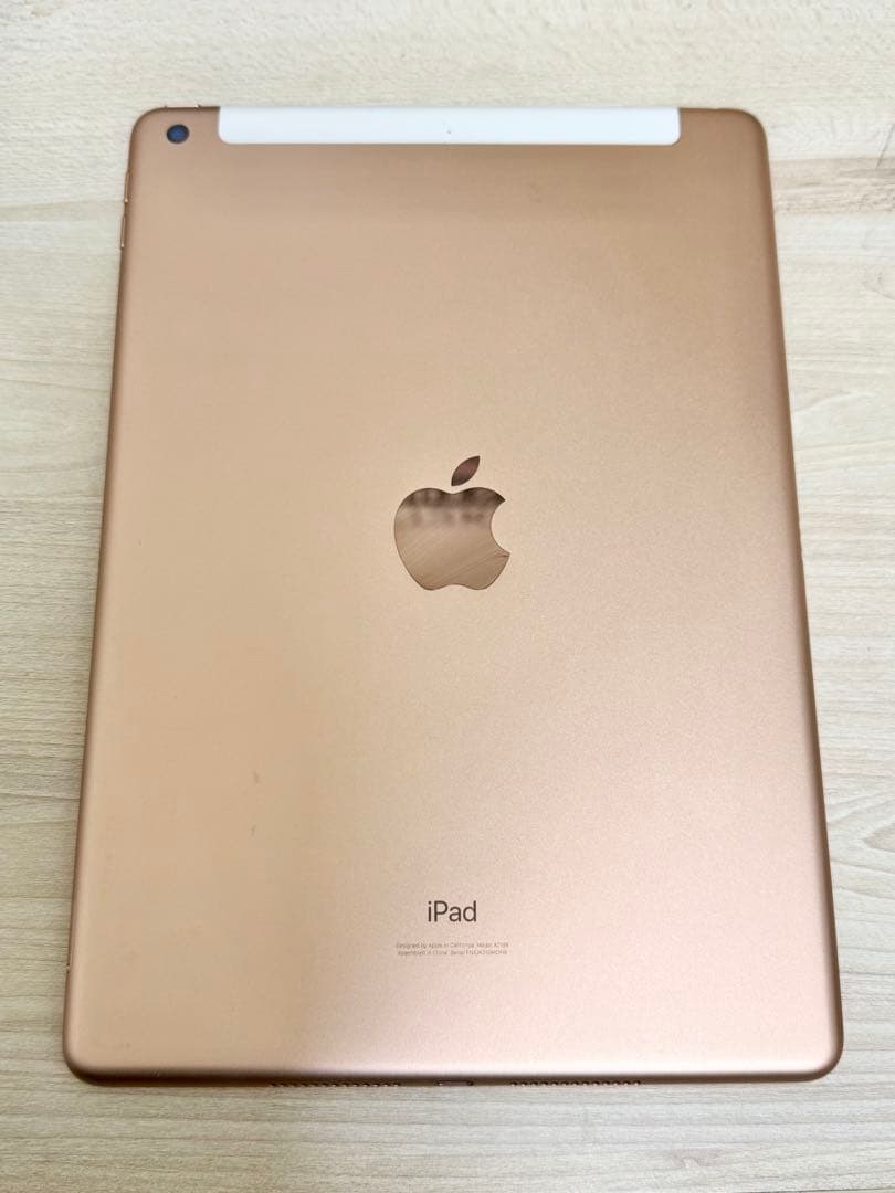 iPad第7世代 32GB シルバーSIMフリー クリアケース付き