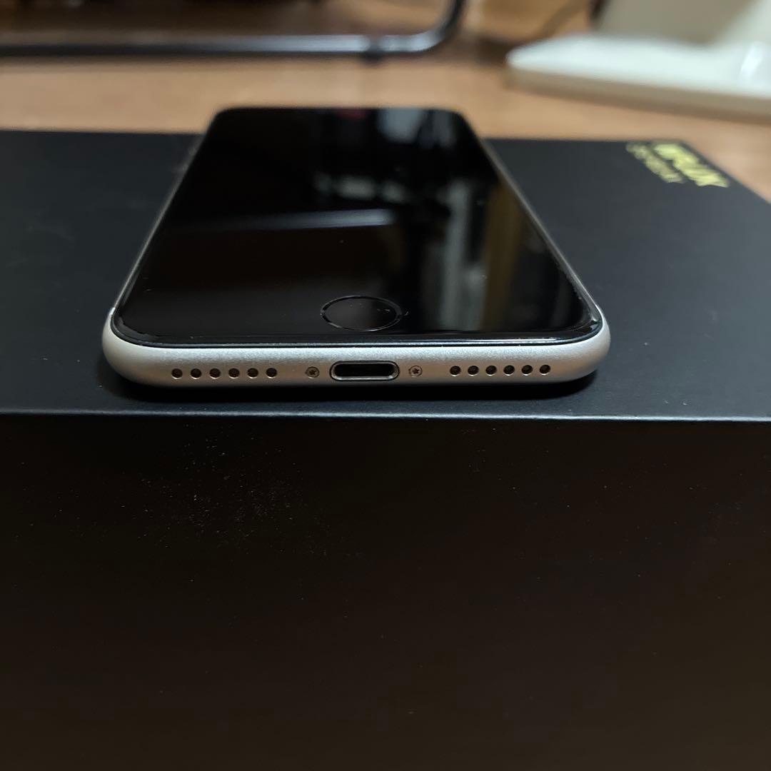 Apple iPhone SE(第3世代)スターライト128GB SIMフリー