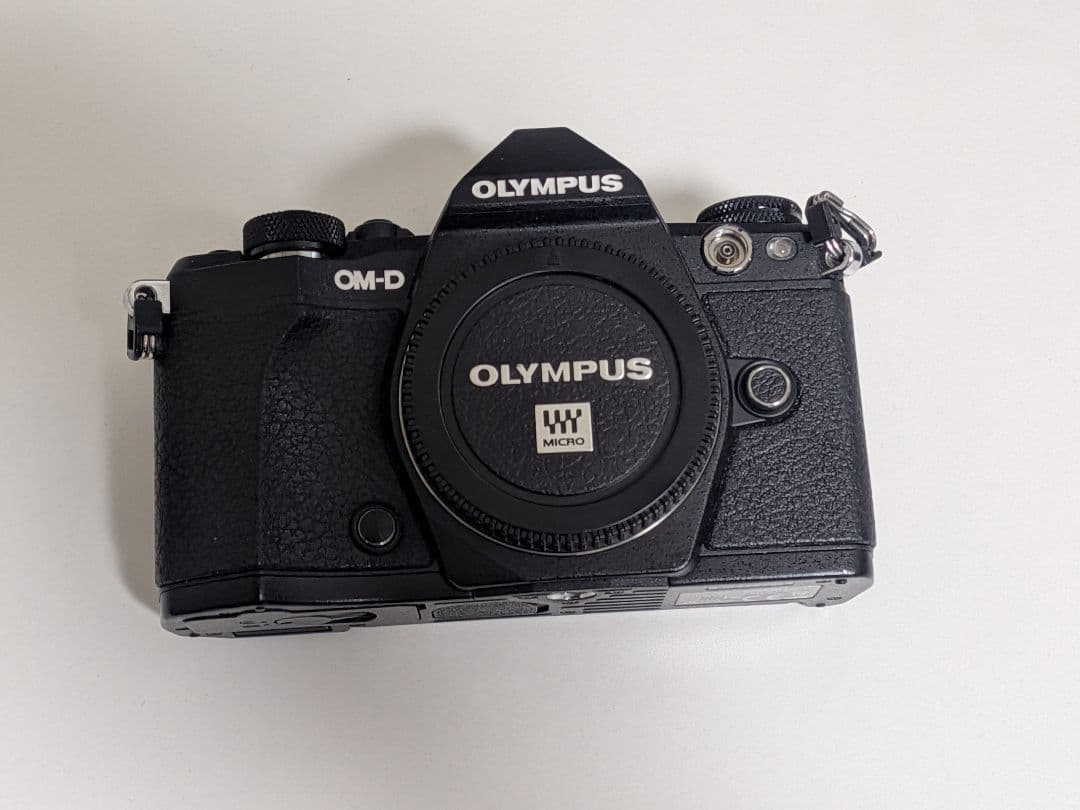 OLYMPUS OM-D E-M5 Mark II 本体と付属品