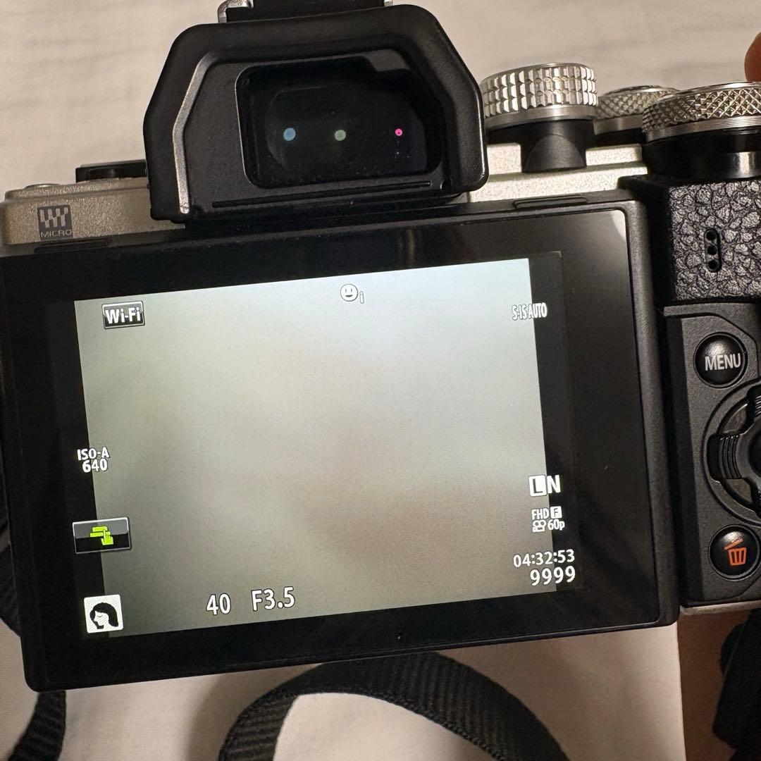 OLYMPUS OM-D ミラーレスカメラ E-M10 mark II 【美品】