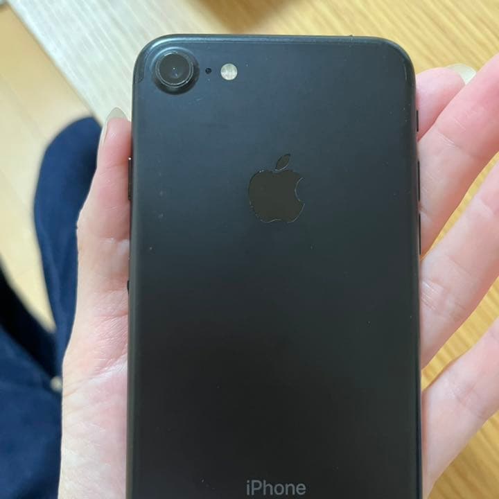 Apple iPhone7 128GB ブラック(MNCK2J/A)国内版SI…