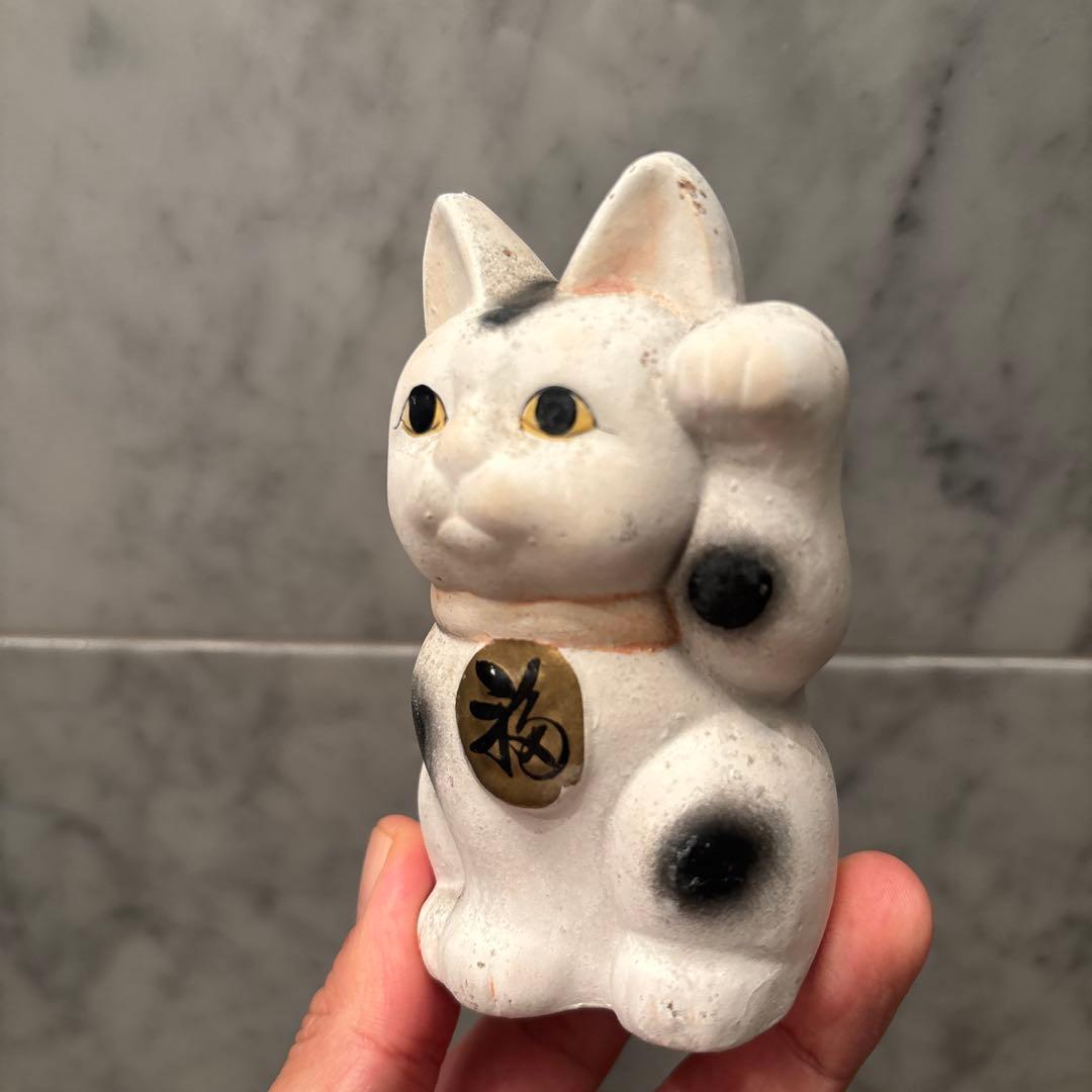 ヴィンテージ美しい瞳が神秘的で微笑む姿が秀逸な招き猫