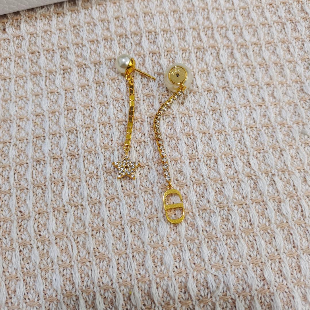 DIOR パール と星型クリスタルの ピアス