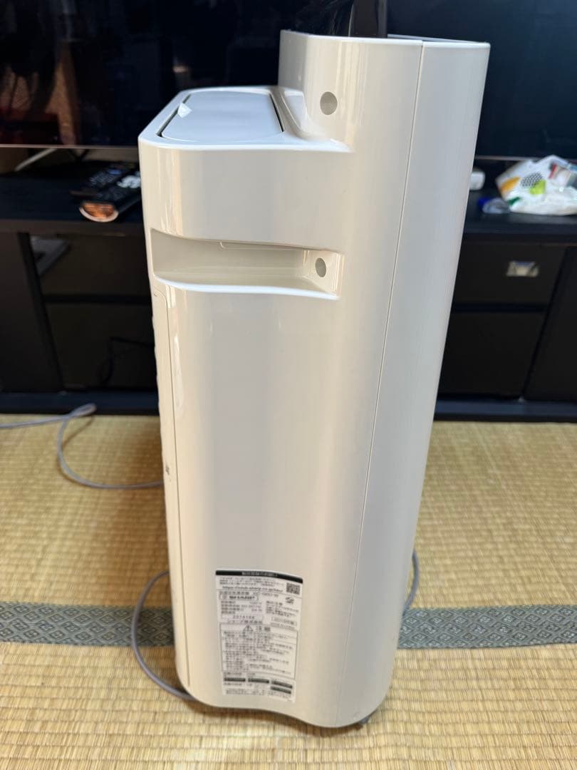 ★★ SHARP加湿機能付空気清浄機　本体美品　2018年製　送料込！★★