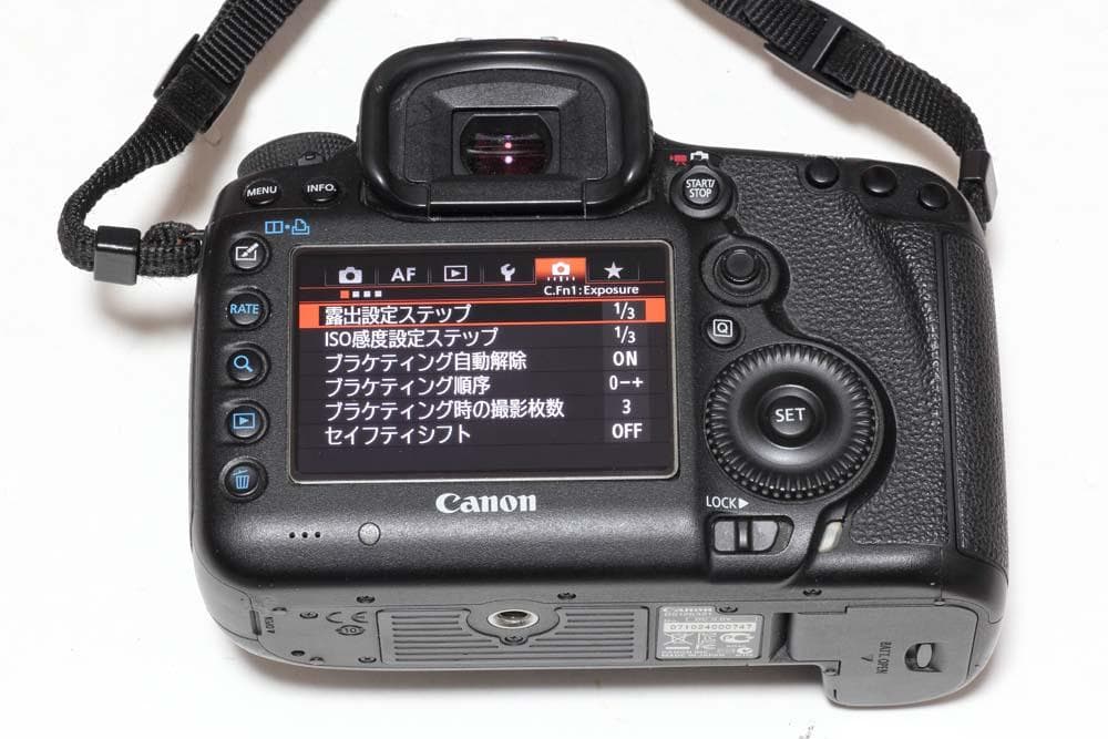 EOS 5D Mark III、EF50mm F1.4 USM、SDカード付