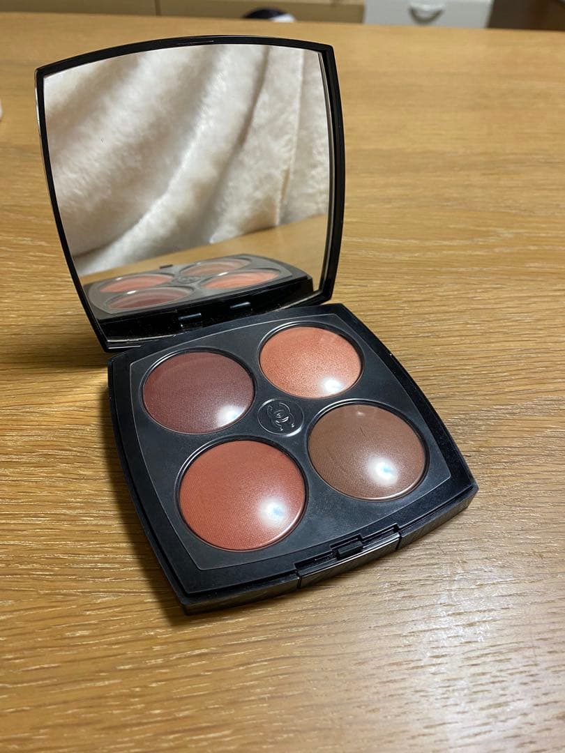 CHANEL アイ&チークカラー　4色セット コンパクト