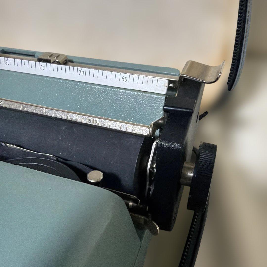 タイプライター / Olivetti Lettera 32