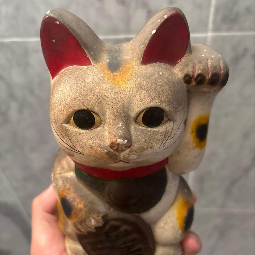 アンティーク　大きな瞳やお髭が美しい招き猫の陶器