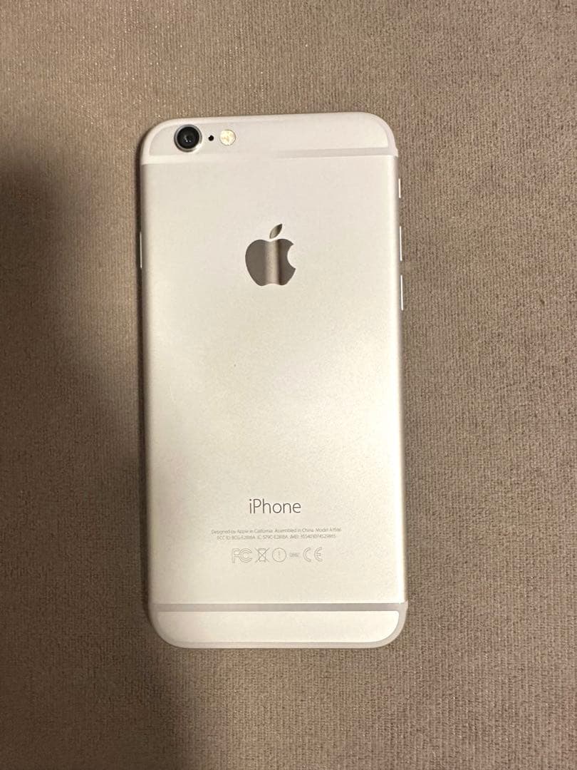 Apple iPhone 6 64GB ホワイト 透明ケース付き