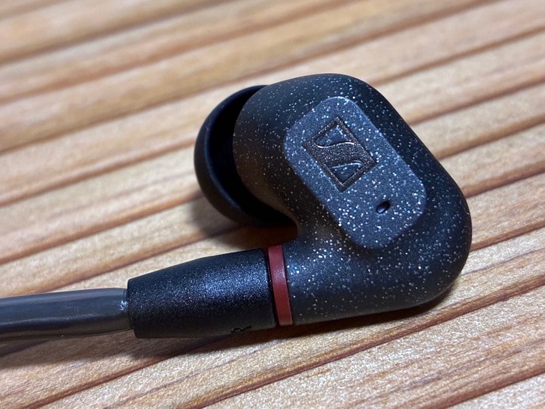 【新品同様】Sennheiser IE 300 有線イヤホン