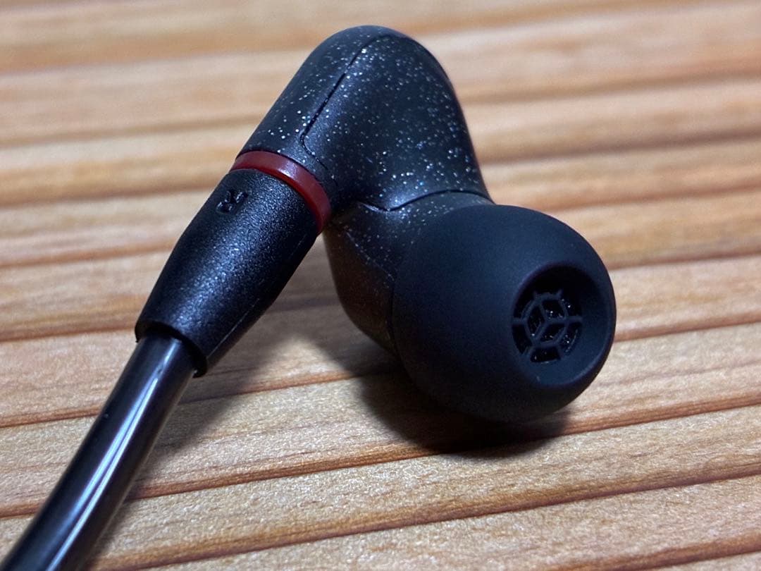 【新品同様】Sennheiser IE 300 有線イヤホン