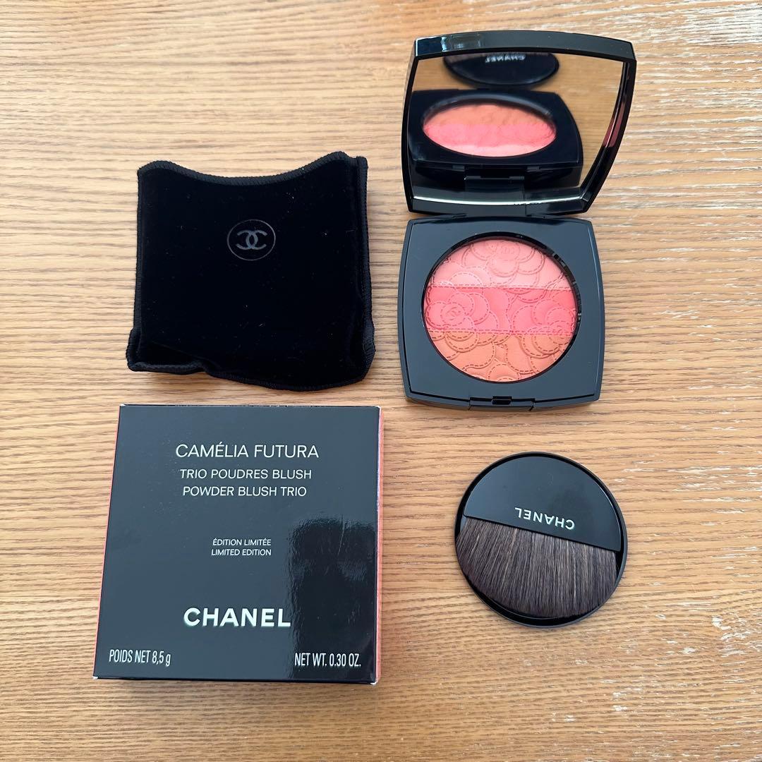 CHANEL カメリア　フトゥーラ　パウダー　トリオ　チークカラー