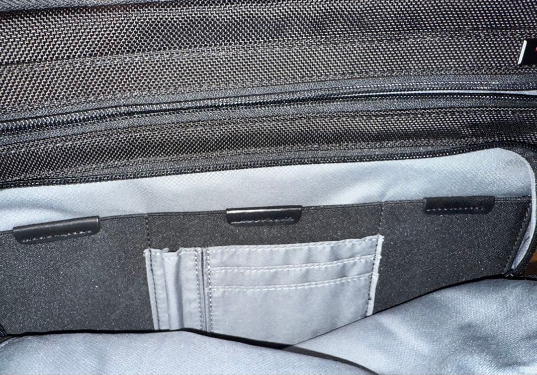 TUMI ALPHAミディアム・ラップトップ・カバー