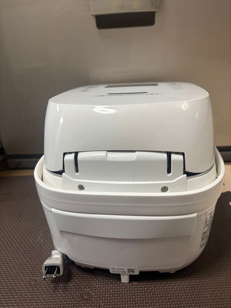 TOSHIBA IH炊飯器 RC-10VST 5合炊き-2022年製