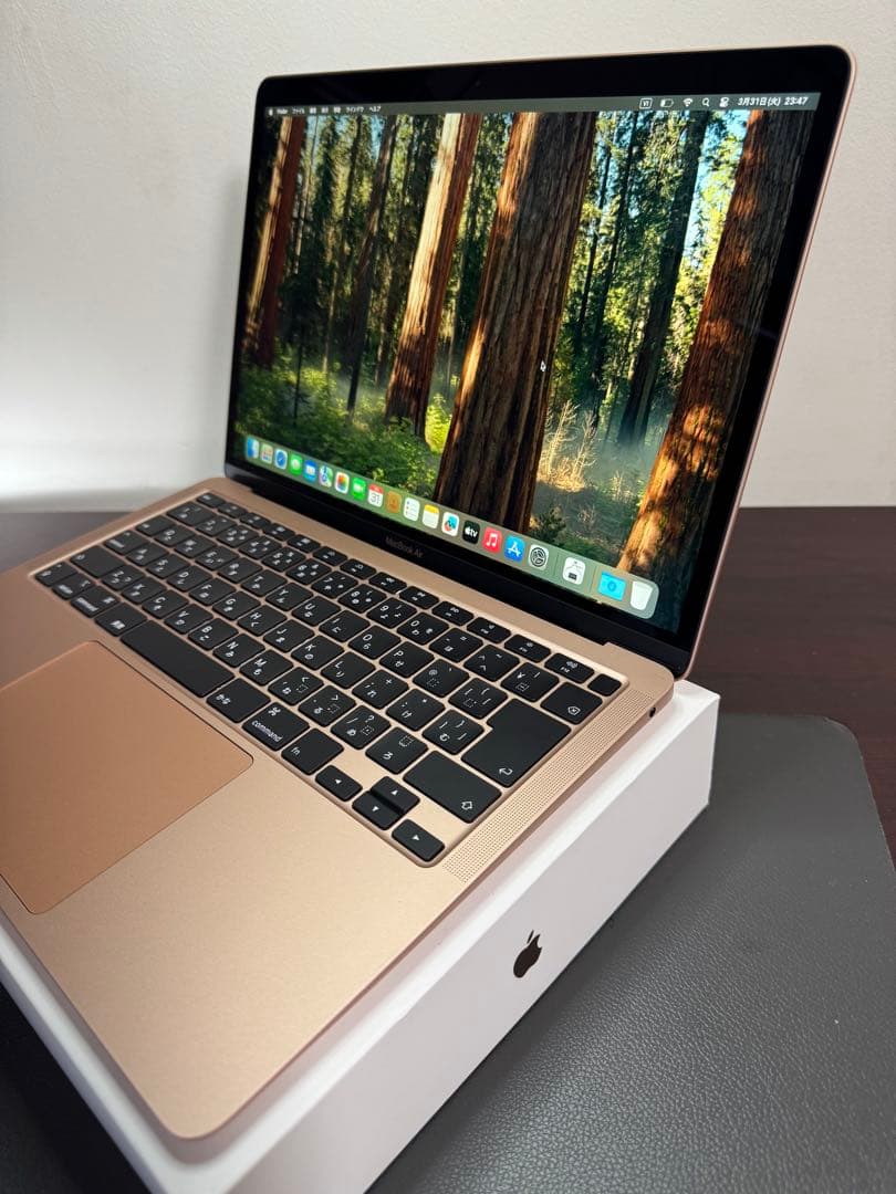 MacBook Air 2020、13インチ、ローズゴールド。
