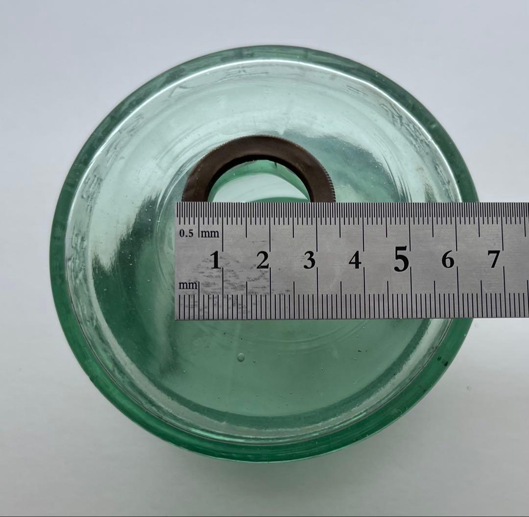 大正2年（1913年）　ガラス製エンボス入りオイルランプ用油壺　金属製吊り具付き
