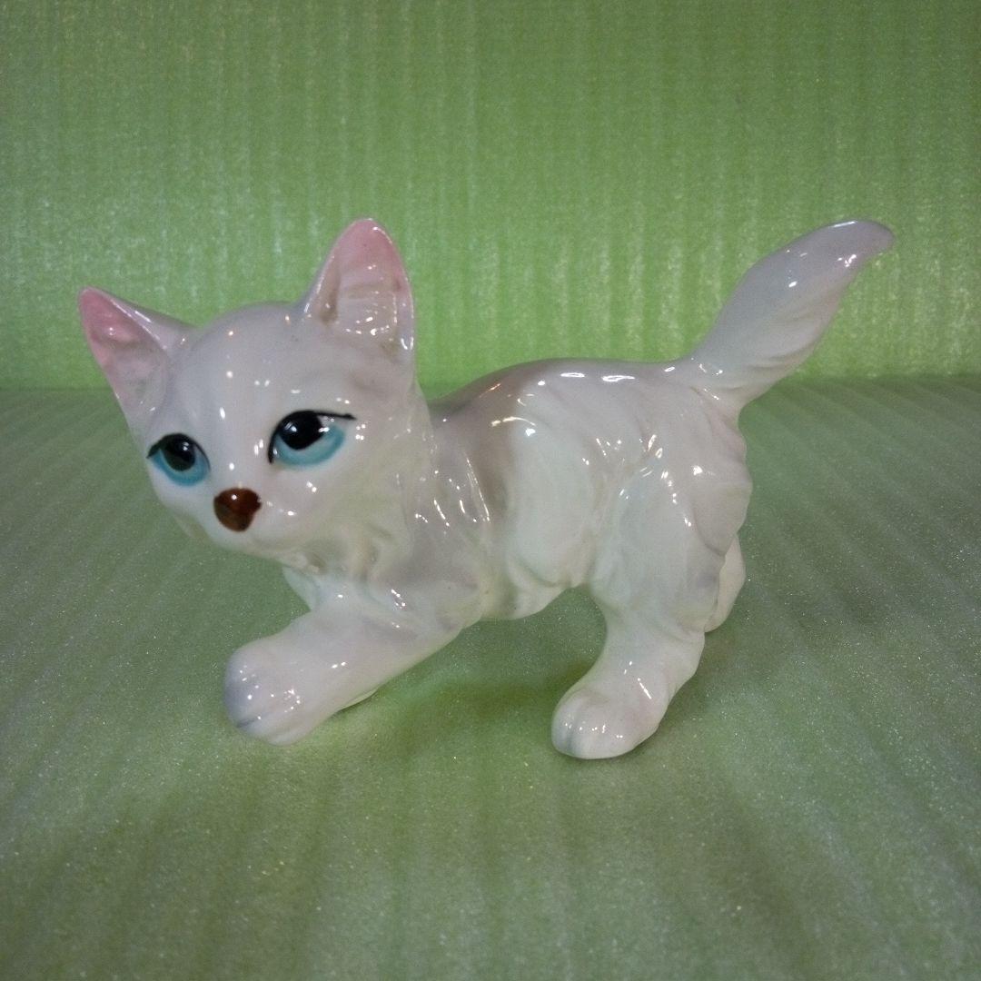 アンティークな猫の置物　白猫　white CAT　ホワイトキャット　レア　希少