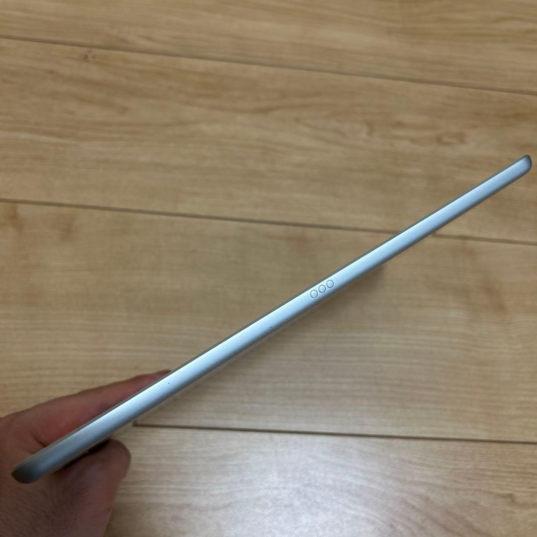 美品Apple iPad 本体　第7世代　128GB 箱付き