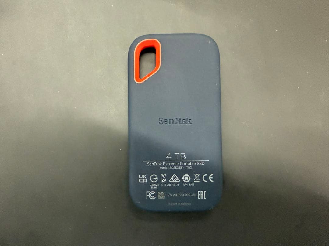 ほぼ未使用　SanDisk Extreme 4TB ポータブルSSD