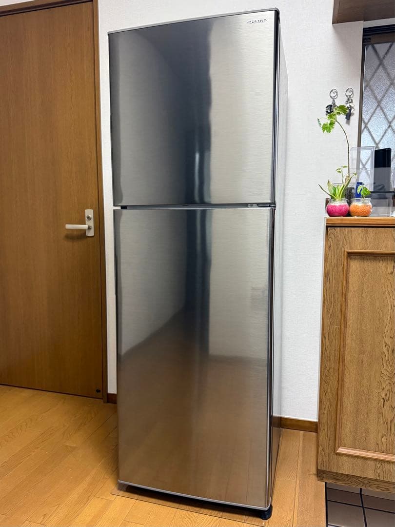 SHARP 冷蔵庫 225L 右開き（マット付き）