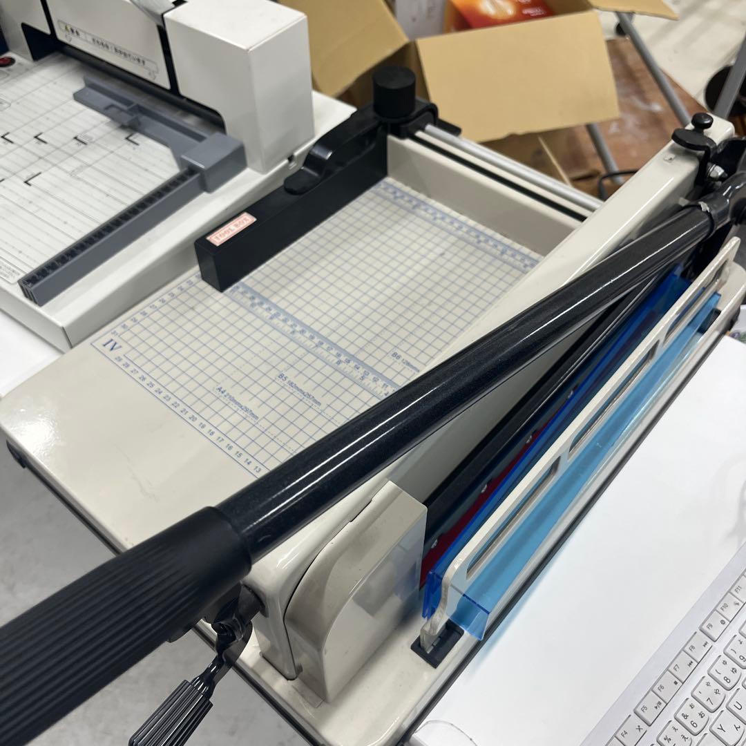 A4対応 手動裁断機 ホワイト
