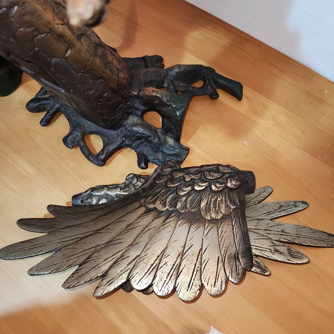 【金属工芸品/金属製】鷹　鳥　置物　縁起物　インテリア