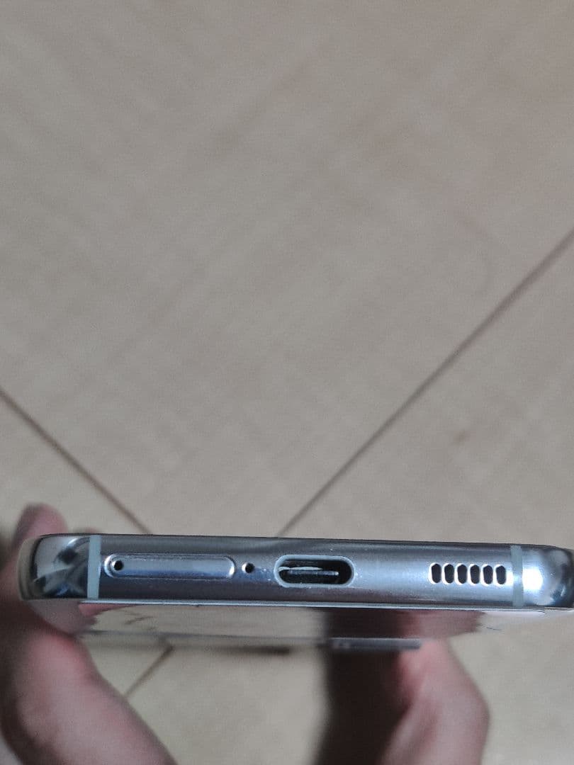 Samsung Galaxy S22 シルバー 本体
