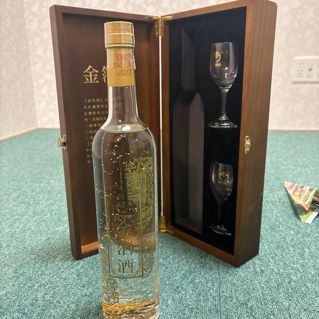金門高梁酒　金箔酒 750ml 木箱入り　中華民国　台湾酒 陳年 白酒