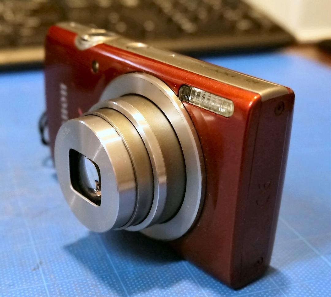 canon　IXY200（レッド）　美品　使用少な目です　充電器付