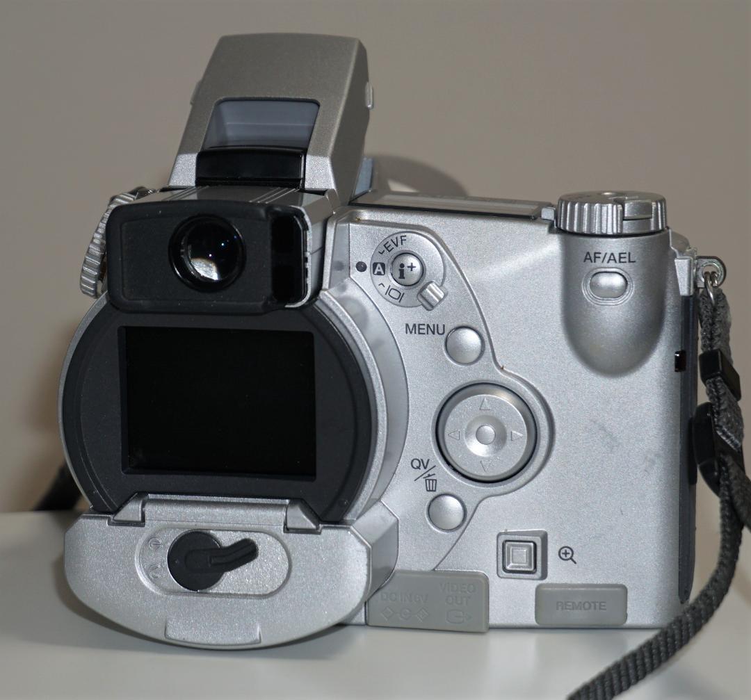 MINOLTA　DIMAGE 7（CFcard、ショルダーバッグ、取説書付き）