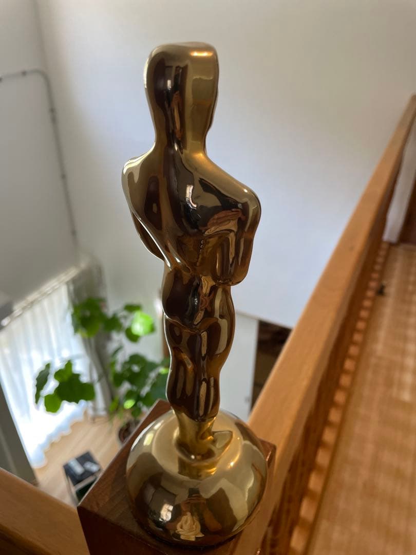 【アカデミー賞】オスカー像 金属製 OSCARずっしり重い！本物そっくり