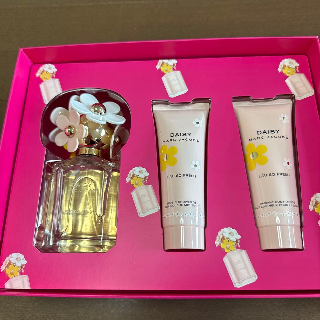 MARC JACOBS DAISY Eau So Fresh セット