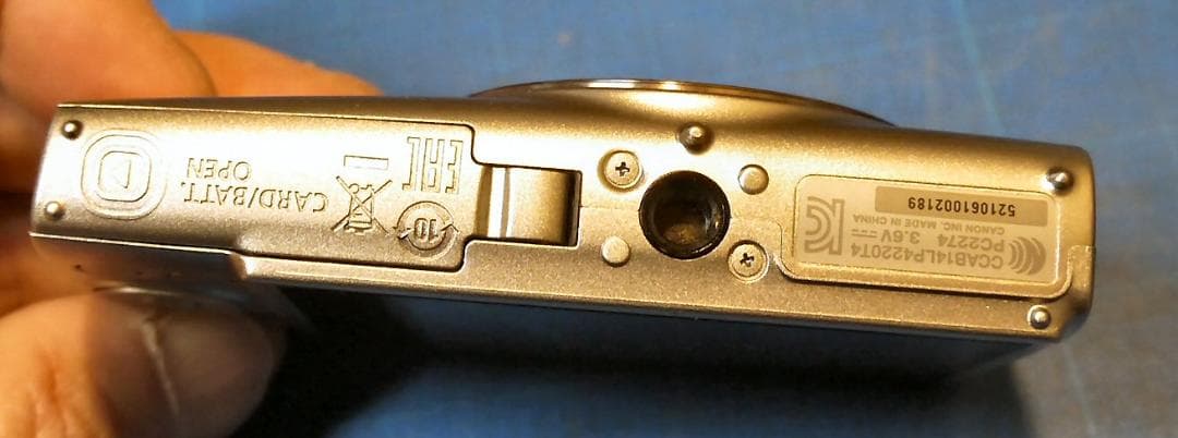 Canon IXY 650 シルバー 箱・バッテリー・充電器付き　使用頻度低