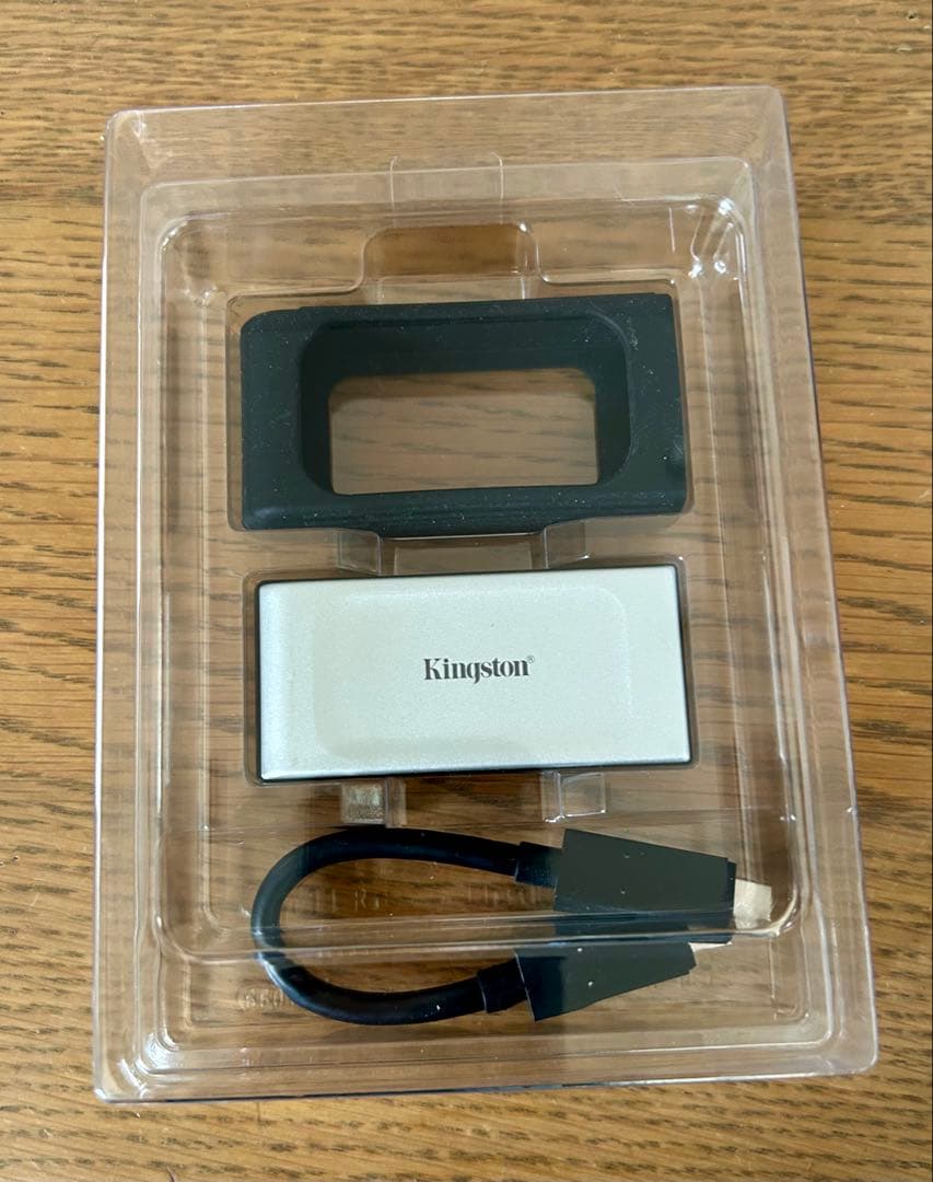 Kingston XS2000 4TB ポータブルSSD
