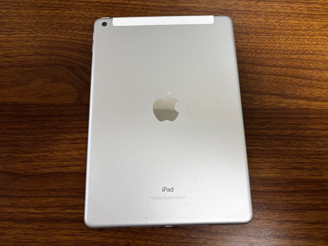 iPad (第６世代) Wi-Fi + Cellular 32GB シルバー