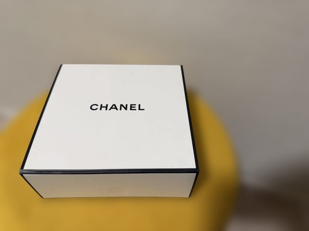 CHANEL 香水 ゴールド 四角形