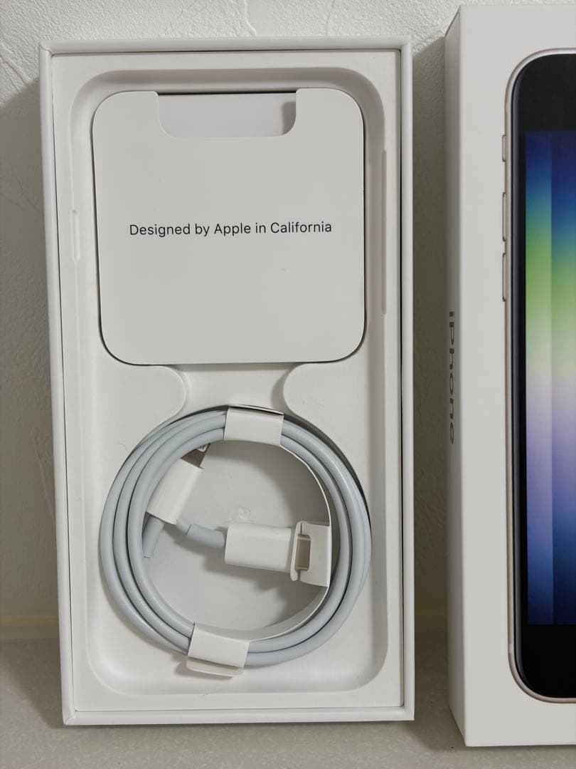 美品◆iPhone SE3 第3世代　64GB　SIMフリー　画面割れなし！
