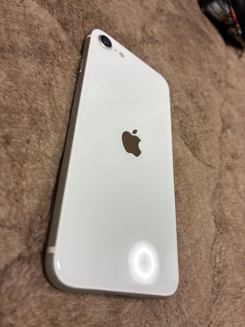Apple iPhone SE ホワイト 本体