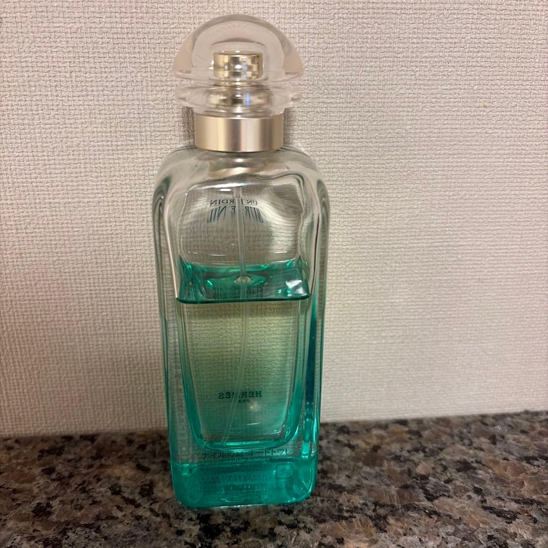 Un Jardin Sur Le Nil オードトワレ 100ml ボトル