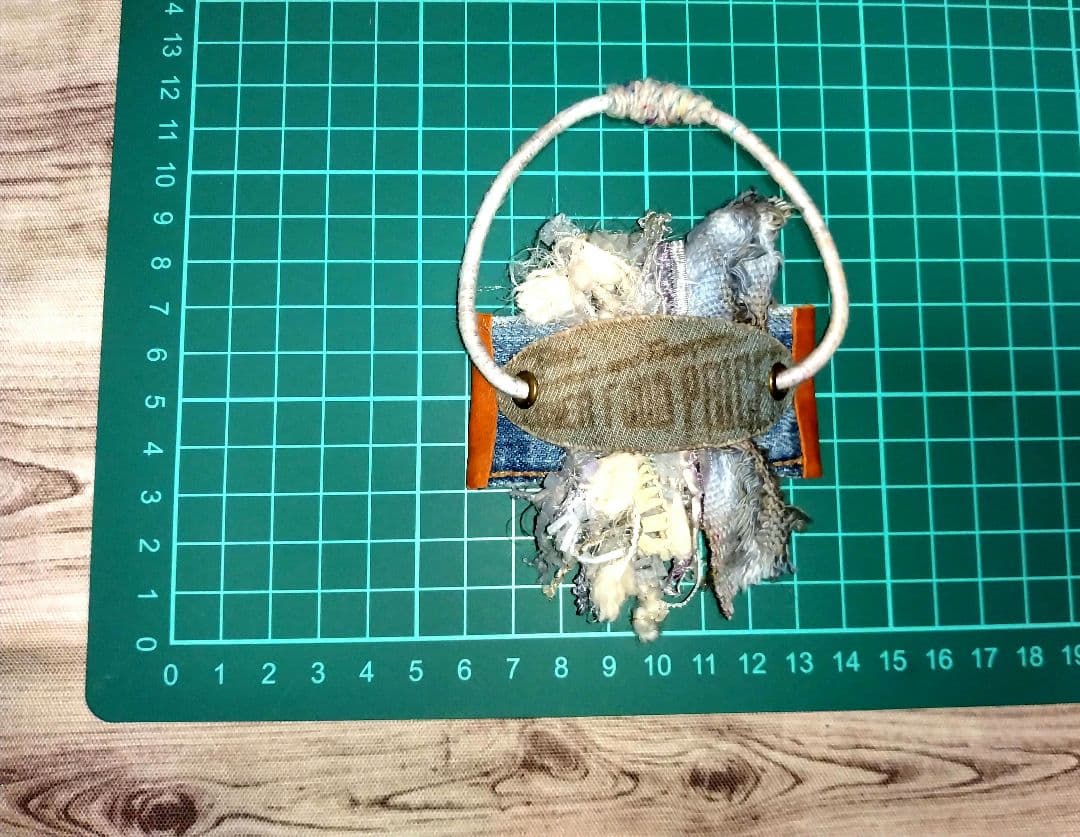 antique風　vintage調　デニム革タグ引き揃え糸ヘアークリップ