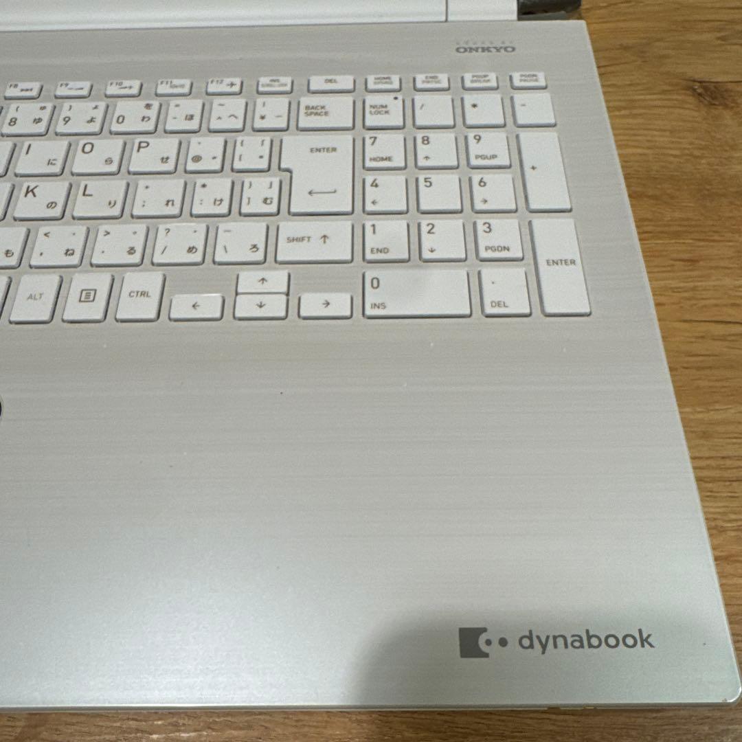 東芝　Toshiba dynabook PTE5DWP-RJA リュクスホワイト