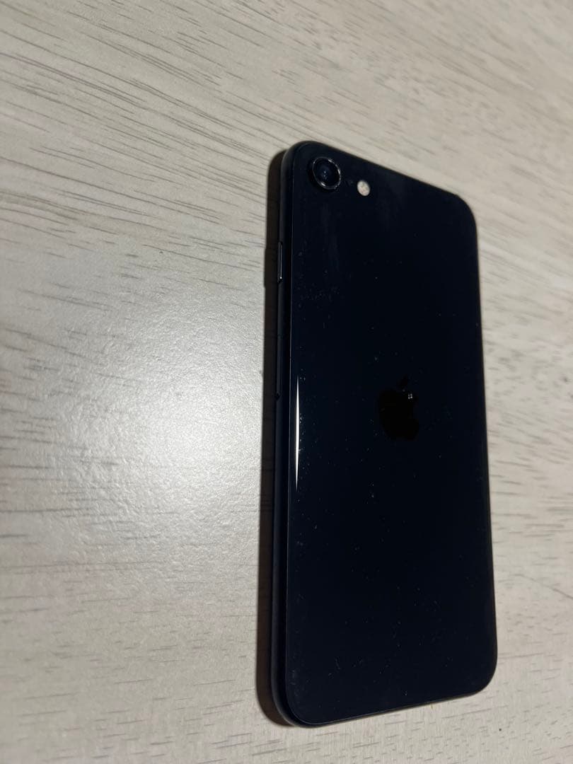 iPhone se第2世代 ブラック 本体 画面ひび割れあり ジャンク品